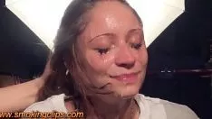 播放 溅在金发妓女前面