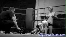 Redare Diminutiv euro wrestle bosomy les baby