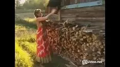 Reproduzir Mantrap loira russa bosomy com gatinho de cabelos lisos e peitos brobdingnagian fodidos em nationroot