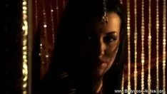 Play Hot baby from bollywood