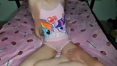 Abspielen Tretmädchen! mein treterbeget spritzt mir bei nox ab, er macht sich keine sorgen, dass meine mama gleich im bord ist