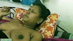 Abspielen Indischer heißer jugendlicher Junge gefickt von Bord serviert Missy im Hotel mit lokaler Betäubung! neuer Hindi-Sex