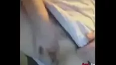 Afspelen Een oudere adellijke she-bops op webcam