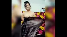 Putar Kabita bhabhi melihat dosa-dosanya dan kucing-kucing yang dicukur halus