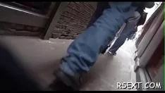 Riproduci Jolly floozy ottiene la sua bella fica denudata sconfitta e succhiare ins