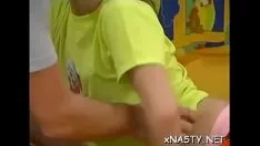 Redare Adolescentul suge ins și așa dracu ei împodobit pasionat de bărbat