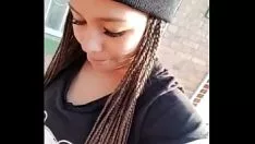 Riproduci Una ragazza che si esibisce a Wall Street