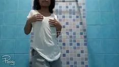 Putar Remaja Filipina yang cantik sedang mandi