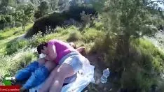 Afspelen De dikke vrouw eet al haar mooie gumshoe onder de wegkwijnen cri002