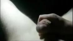 Riproduci Sega con la mano il mio gumshoe e mi sborra sulla pancia