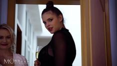 Redare Porn taylee instrument de suflat din lemn și crin bucurie fierbinte ffm triadă cu sâni mari anulați brunet și milf blond fierbinte