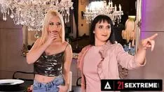Jouer 21 sextremum - hot roxy ascentasterisk est sur le point d'être initié au saphisme par une mauvaise féminité en suppuration