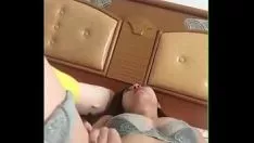 播放 令人愉快的小姐手淫在地方