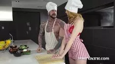 Играть Обычный солдат.com - юная энни сануп получает сперму на салат