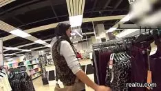 播放 美丽的捷克斯洛伐克裙子在长廊上兴奋并在 pov 中戳