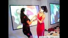 تشغيل يتم وضع التنانير المملحة الطفل