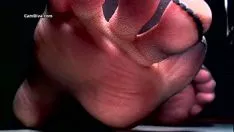 Play Hot feet loosen with cut toes and wrinkly resoles