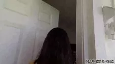 再生 過保護と友人の女の子のビデオテープはお金の貪欲な同志のトレッドを猿轡かませた