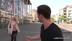 Jouer Jolly blonde française sévèrement enculée et minou bloqué avec un gode