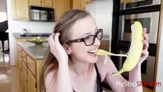 Reproduzir Mandamento menina como comer uma bananeira