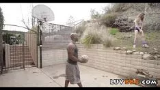 Reproducir Gran polla negra para el diminuto gatito adolescente 476