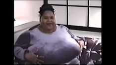 Reproduzir O nariz de Gloria cai enorme frente preta