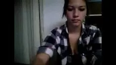 Riproduci Una bella webcam con Missy che guarda il suo culo.