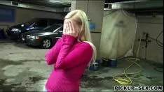 Afspelen Abnormale eurobaby ellen geneukt op parkeerplaats