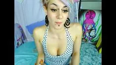 Riproduci Slattern o0pelt0o si masturba sulla webcam