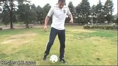 Putar Seorang pemain sepak bola menidurinya karena menilai suatu tujuan