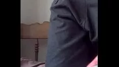 Putar Orang laki-laki melihat materi promosi bangalore ego postme shan143@post.com
