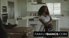 Putar Familybangs.com - obsesi orang berdosa dengan ayah Amerika dan putri tiri remaja kulit hitam, skandal merah tua, pistol tommy
