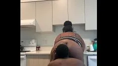 Riproduci Non ha lavato i piatti quindi l'ho picchiata pt2