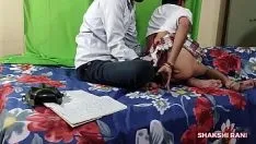 Putar Guru pelajaran india dengan siswa hindi desi chudai