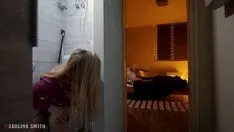 Jouer Je regarde stepbro et sa petite amie donnant la tête depuis les toilettes