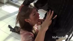Abspielen Unterwürfige Schlampe sehnt sich nach Pisse, Sperma und Anal!