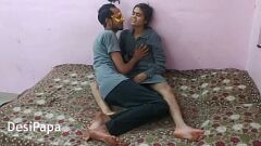 চালান বড় স্তন কিশোর রুকসারের সাথে হার্ডকোর ভারতীয় দেশী সেক্স সেশন