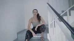 Reproduzir Stairwell Blowjob e Buceta Pública batendo com morena laura