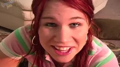 Jouer Alyssa West, 18 ans, se déchaîne: POV Handjob et grosses charges sur d'énormes seins!