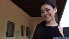 播放 公共亚洲贝贝的pov铸造沙发式口交
