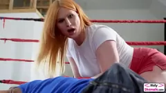 Играть Грудастая рыжая транссексуалка Иви Энви делает глубокий минет и трахается с черным парнем без презерватива в жестком трансе