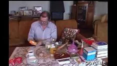 চালান হট বৃদ্ধ এবং যুবকদের সাথে হট সংখ্যাগরিষ্ঠ কিশোর কিটি-বিড়াল থাম্ব fucked সঙ্গে অভিনয়