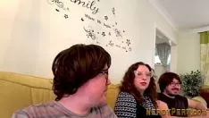 Abspielen Nicht-professioneller Britt lutscht hart an Gummischuhen