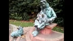 Play Tabby and dogs statoue windsor 18 nov 2021