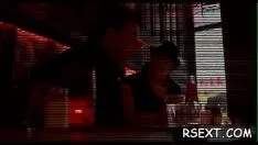 Redare Simpatic, frumos, tatuat, purpuriu, suge gumshoe și primește o plăcintă de blană învinsă