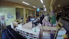 Reproduzir Caça 4k. sexo em um objetivo de calha - eu tenho que sair!